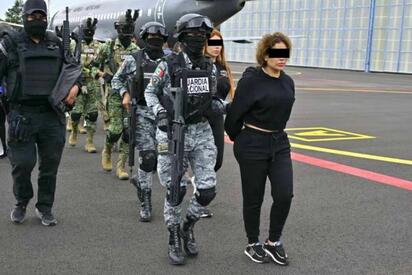 Un operativo en Michoacán dejó 12 detenidos, entre ellos la hija y pareja de “Tío Lako”, además del aseguramiento de vehículos, armas, drogas y explosivos.