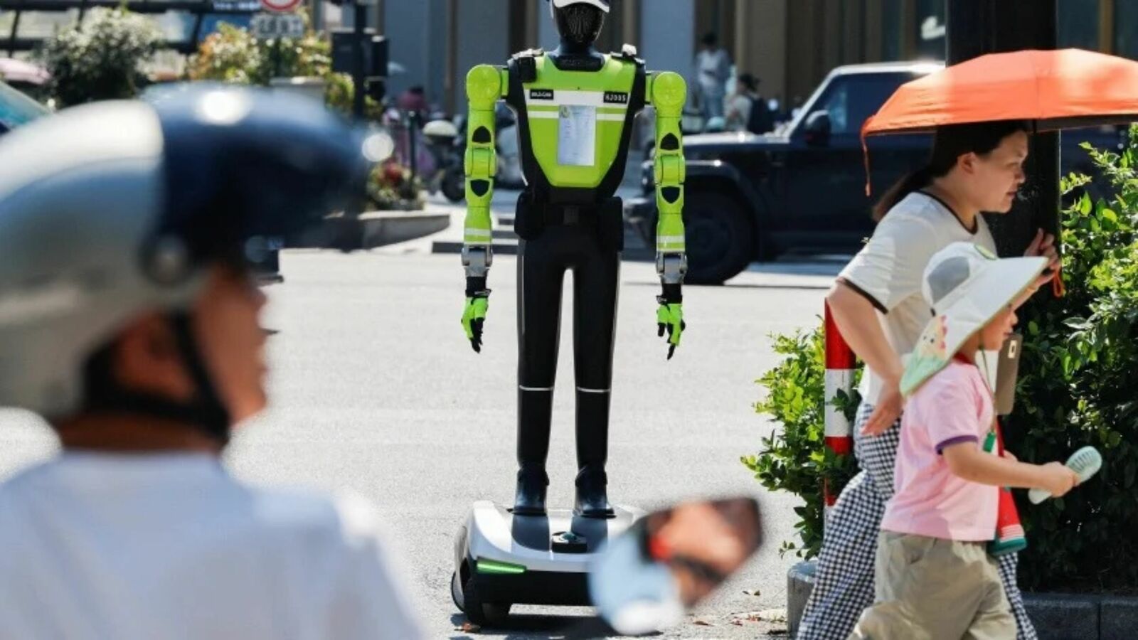 China prueba robots de tráfico para vigilar infracciones en Hangzhou