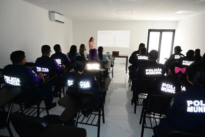 Capacitan a policías para actuar con perspectiva de infancia y género