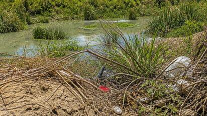 Aguas negras y abandono mantienen en alerta a vecinos de Lázaro Cárdenas