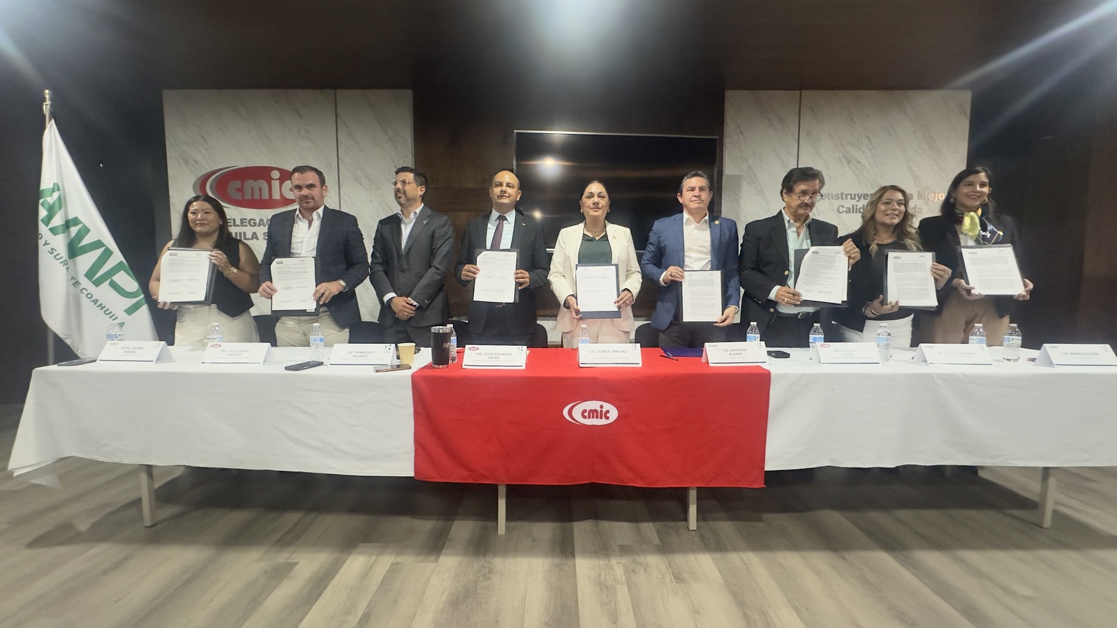 Coordinación: El acuerdo pretende mejorar la coordinación entre construcción, infraestructura y comercialización de propiedades en Coahuila. Coordinación: El acuerdo pretende mejorar la coordinación entre construcción, infraestructura y comercialización de propiedades en Coahuila.
