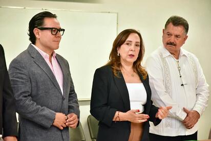 La exregidora de Educación asumió oficialmente la dirección del plantel durante una ceremonia encabezada por Alfio Vega.  Glenda Suárez, quien anteriormente