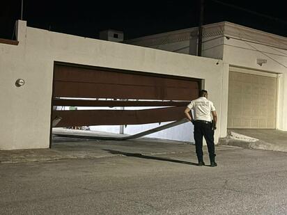 Embiste vivienda, destruye portón y escapa de madrugada