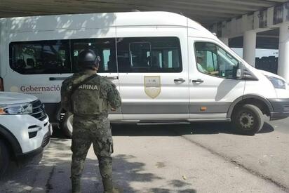 Elementos de la Marina localizaron cerca de Yucatán una embarcación con migrantes cubanos que llevaba varios días a la deriva.  Elementos de la Secretaría