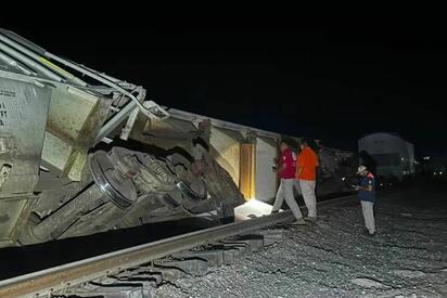 Seis vagones de un tren que transportaban fosfuro de magnesio se descarrilaron durante la madrugada en Lerdo, Durango, sin dejar lesionados.  Seis vagones
