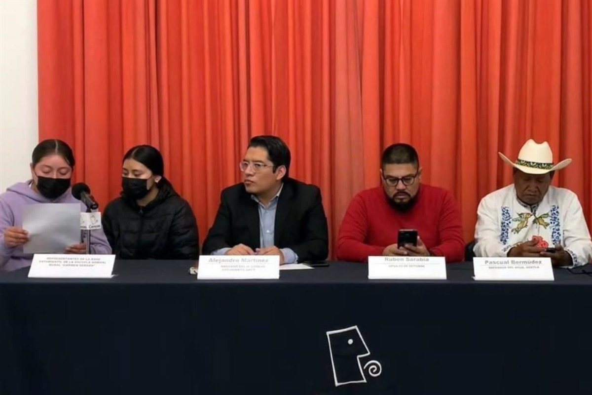 Crece conflicto en Normal de Teteles; alumnas acusan hostigamiento