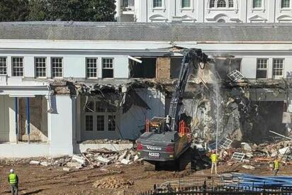 El Tribunal Supremo de Estados Unidos suspendió temporalmente el fallo que ordenaba detener las obras del Salón de Baile en la Casa Blanca.  El Tribunal
