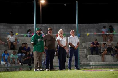 El Polideportivo de Villa de Palaú fue escenario del arranque de la serie final de la Liga Gachupines, con emocionantes encuentros en ambas ramas.  Múzquiz,