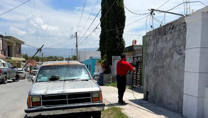 Camión de reparto engancha cables y provoca daños en colonia Borja