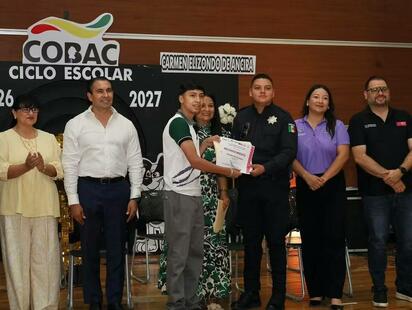 Policía Violeta y Policía Escolar acompañan regreso a clases en el COBAC Carmen Elizondo