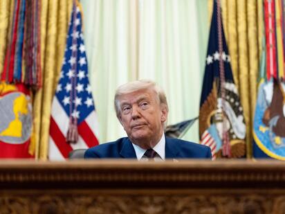 Una jueza federal de Nueva York anuló la suspensión de visas de inmigrante impuesta por Trump a ciudadanos de 75 países.  El fallo de la jueza Jeannette Vargas