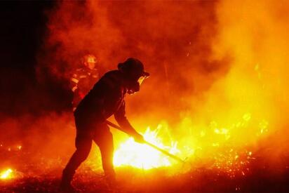 Los incendios forestales en Europa han provocado explosiones de bombas y minas de las guerras mundiales enterradas durante décadas.  Los incendios forestales