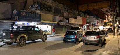 Monclova, Coahuila.- Un robo fue descubierto durante la noche en la joyería “Solo Plata”, ubicada sobre la calle Hidalgo, casi en su cruce con Miguel Blanco,