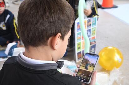 El regreso a las aulas vuelve a colocar sobre la mesa la necesidad de regular y supervisar el uso de celulares, videojuegos y dispositivos digitales entre