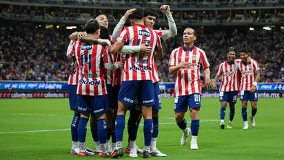 Chivas golea 5-2 a Tijuana y suma su cuarto partido sin derrota en el Akron