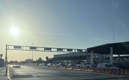 Puentes internacionales registran largas filas durante el fin de semana