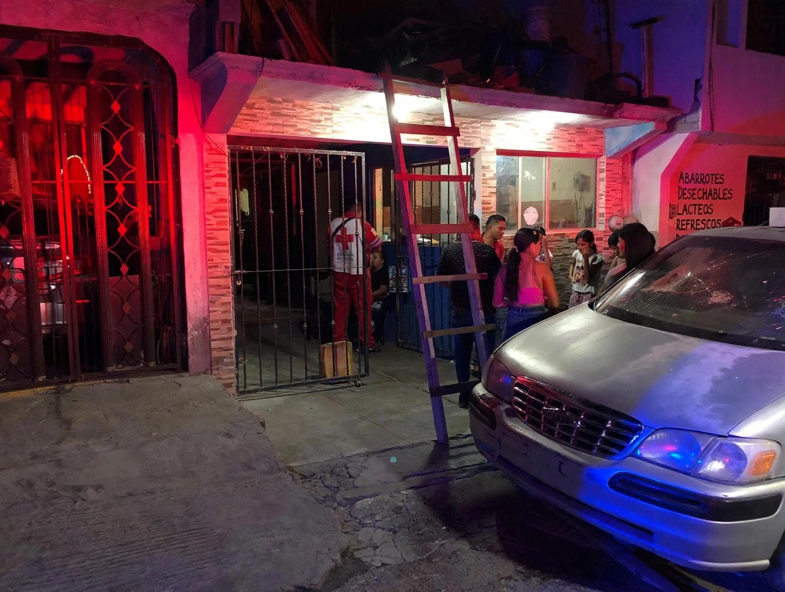Riña: Un grupo de jóvenes llegó a un domicilio y desató una pelea entre vecinos. Riña: Un grupo de jóvenes llegó a un domicilio y desató una pelea entre vecinos.