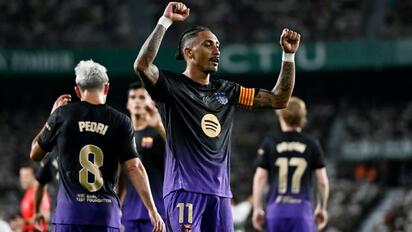 Barcelona golea 5-0 al Elche con dobletes de Raphinha y Fermín López