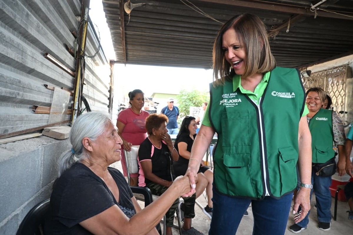 Sari Pérez escucha a vecinos y anuncia nueva obra en la colonia Diana Laura