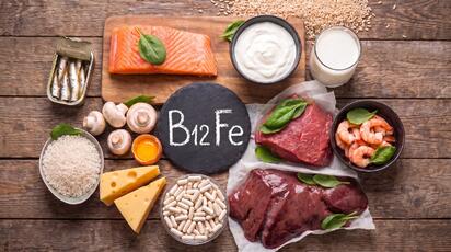 Por qué el cuerpo absorbe menos vitamina B12 después de los 50 años