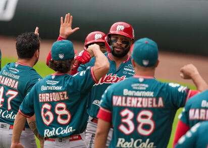 Diablos Rojos vencen 15-10 a Pericos y fuerzan quinto juego en la serie