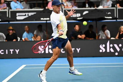 Hubert Hurkacz remonta y vence a Báez en la final de Cancún