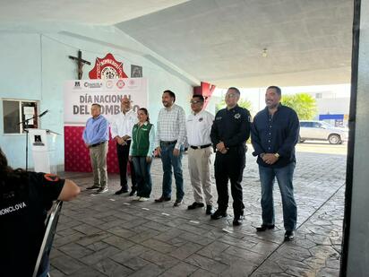 Se reconoció la entrega diaria de los elementos.  En el marco del Día Nacional del Bombero, integrantes del Heroico Cuerpo de Bomberos y Protección Civil