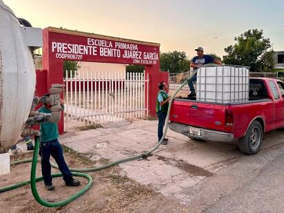 Atiende SIMARC con agua potable a familias del Ejido Santa María