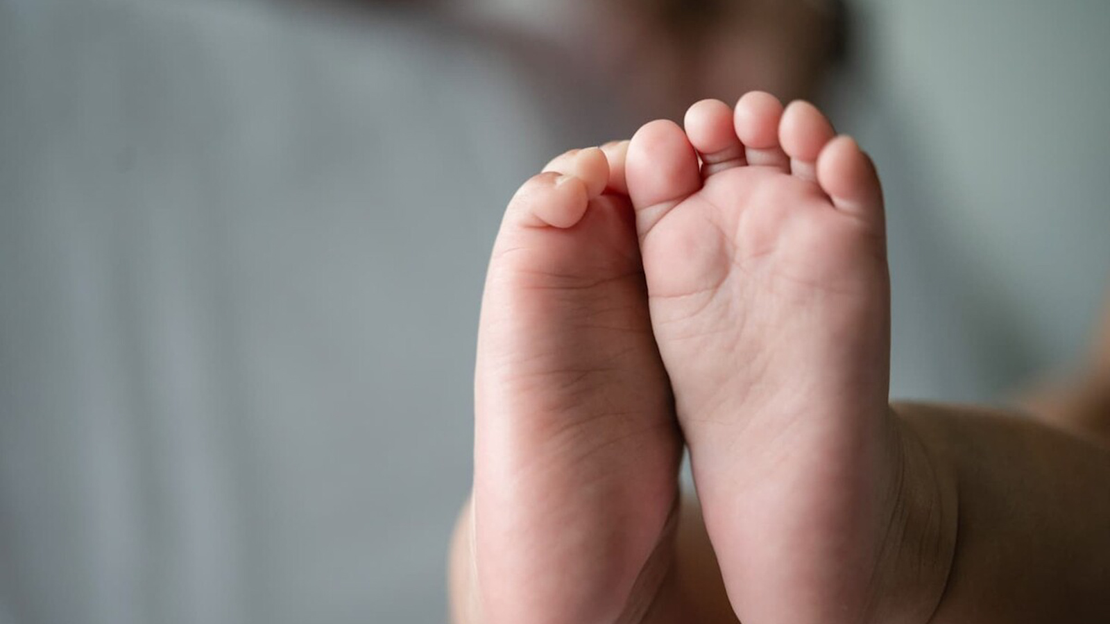 Hallan a recién nacido en la calle y procesan a madre de 17 años