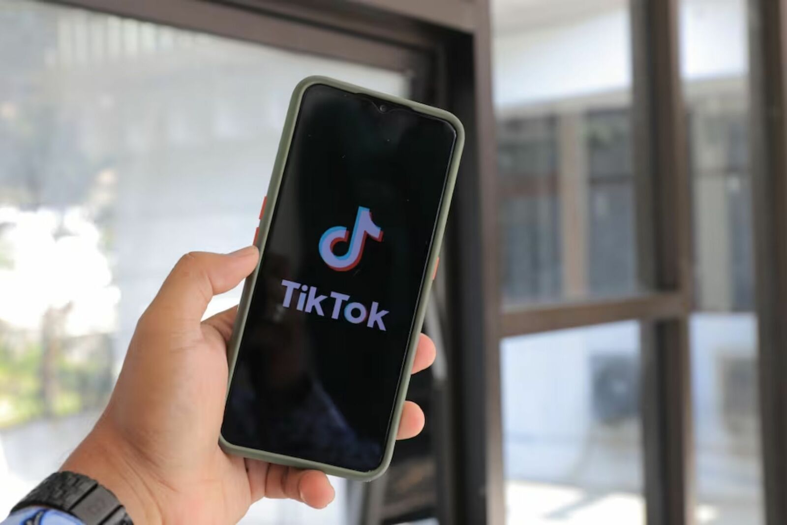 Brasil multa a TikTok por irregularidades en datos de menores