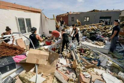 Tornado en Francia deja 300 viviendas dañadas y 39 personas heridas