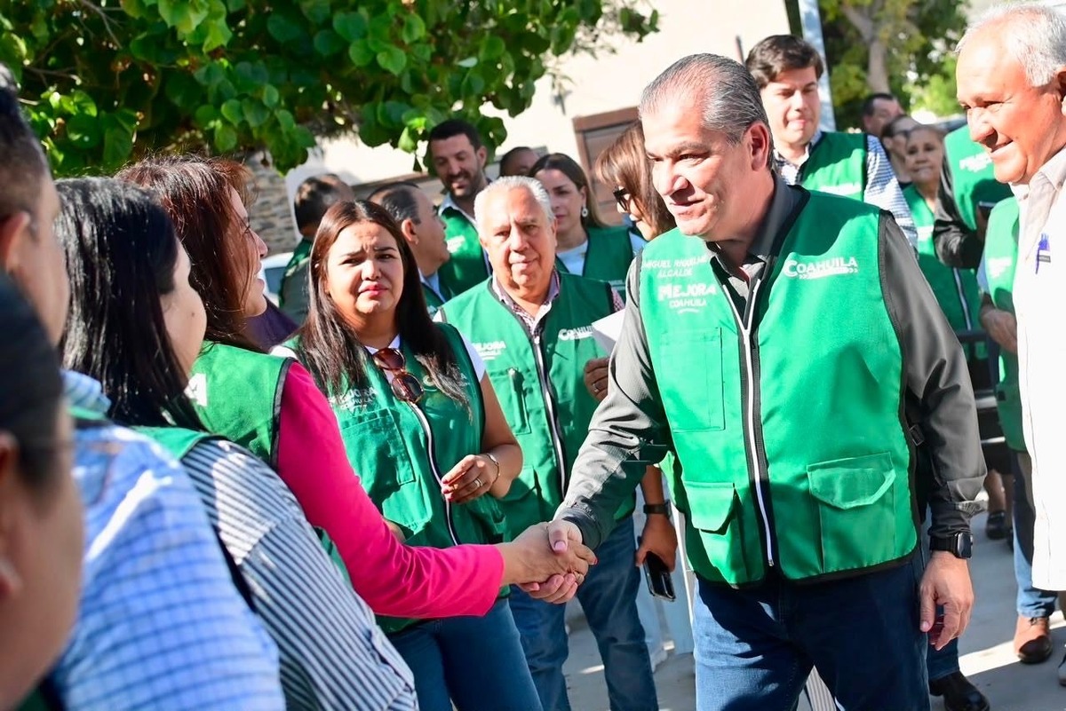 Miguel Riquelme lleva programa de pavimentación al suroriente de Torreón