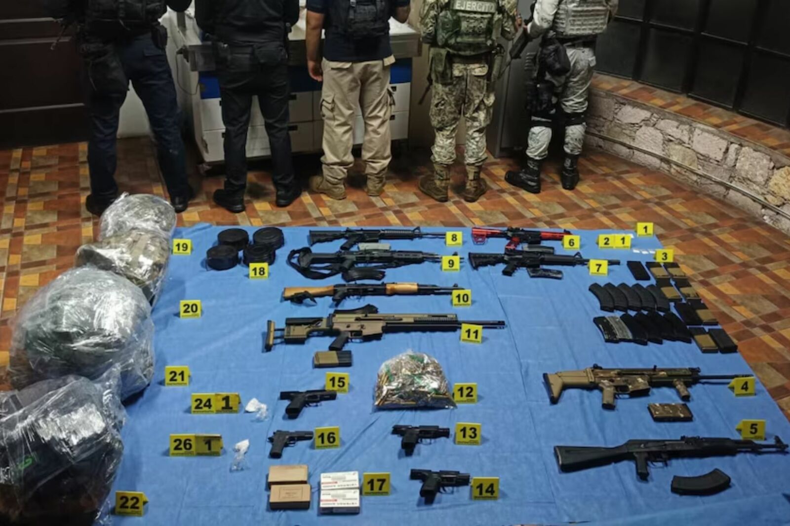 Catean propiedad ligada a “El Tío Lako” en Michoacán y aseguran armas y drogas