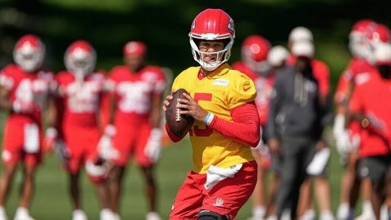 Patrick Mahomes avanza en recuperación y apunta a la Semana 1 contra Broncos