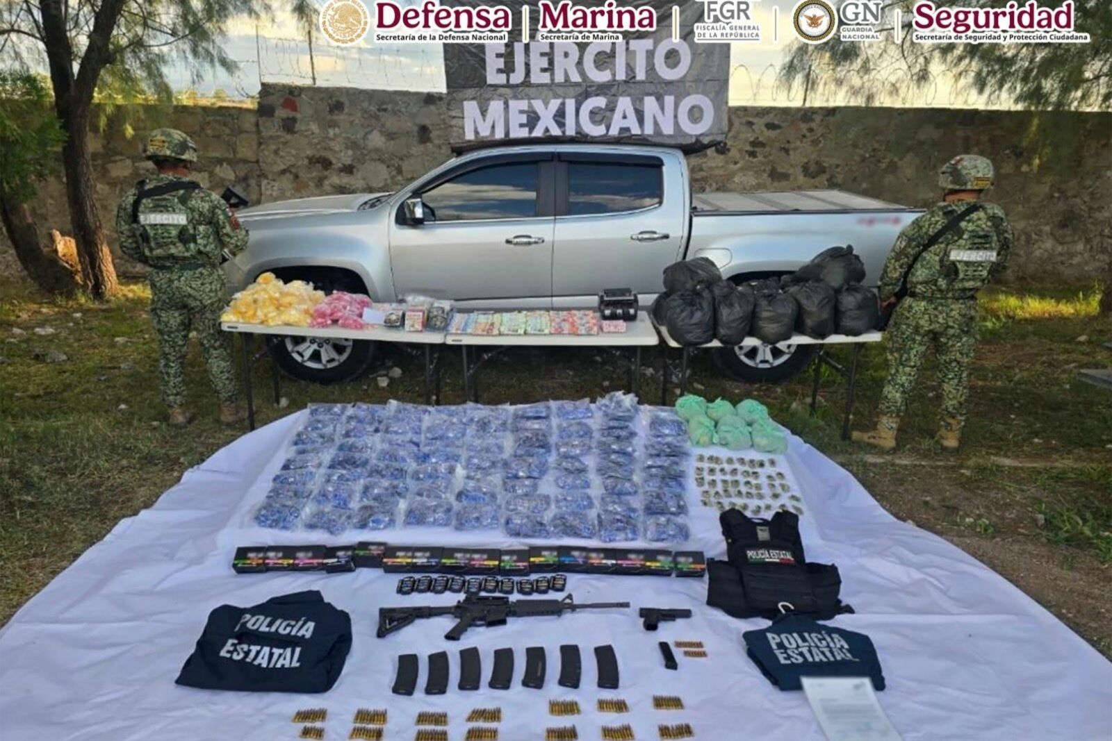 Decomisan más de 2 millones de pesos, armas y droga en Durango