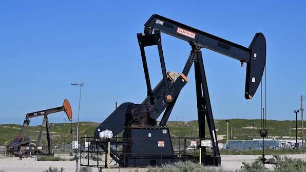 Petróleo cae más de 3% ante posible reapertura de Ormuz