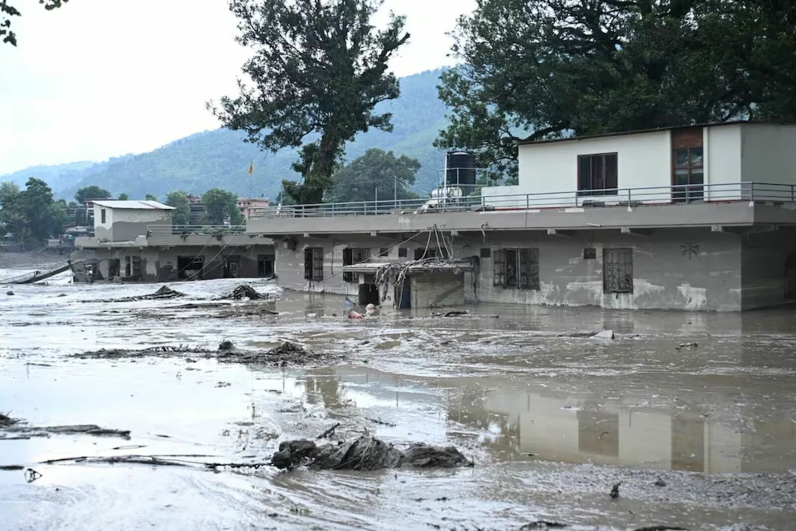 Inundaciones en Nepal dejan 95 muertos y cientos de desaparecidos