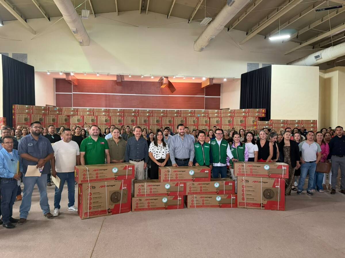 Entregan 200 minisplits a escuelas de educación básica de Monclova
