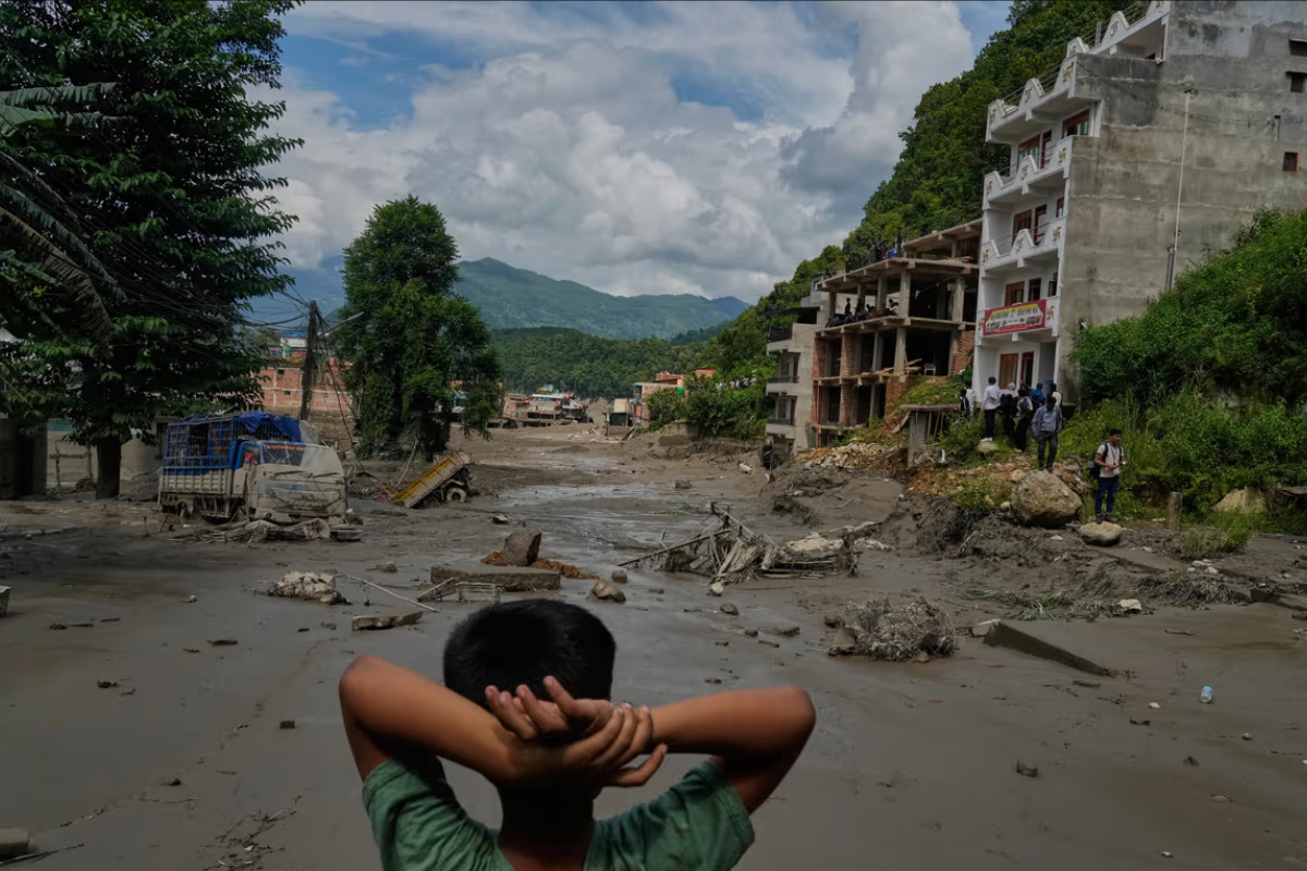 SRE monitorea emergencia en Nepal; no reportan mexicanos afectados