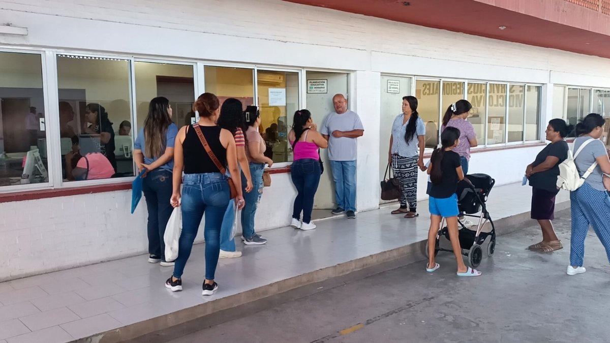 Papás buscan cambiar a sus hijos de escuela en ciclo escolar 2026-2027