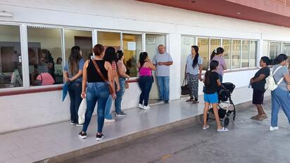 Padres buscan cambiar a sus hijos de plantel, pero autoridades atenderán únicamente casos con necesidad justificada.  Ante las solicitudes de padres de familia