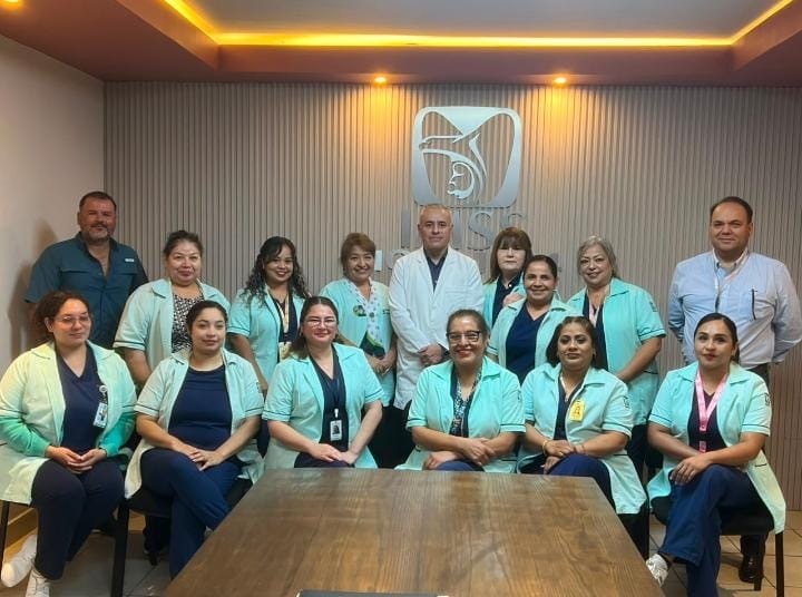 Reconocen labor de asistentes médicas de ocho horas en hospitales
