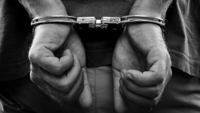 Dos mexicanos fueron detenidos en Ecuador por presuntos vínculos con el CJNG, durante operativos que también dejaron decomisos de droga, armas y dinero.