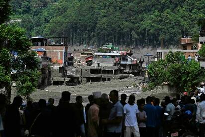 Sube a 359 la cifra de muertos por riada en Nepal; rescatan a 445 personas
