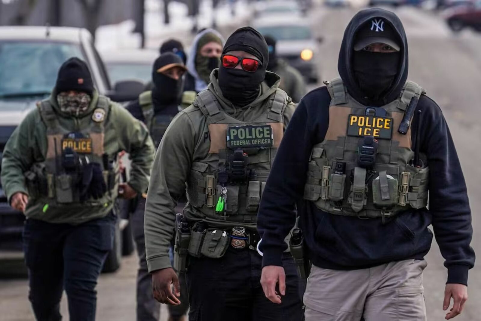 Agente de ICE acusado por tiroteo en Minneapolis queda libre en Texas