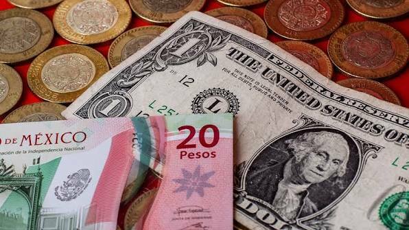 Peso mexicano cae 0.08% y cierra en 16.9712 por dólar