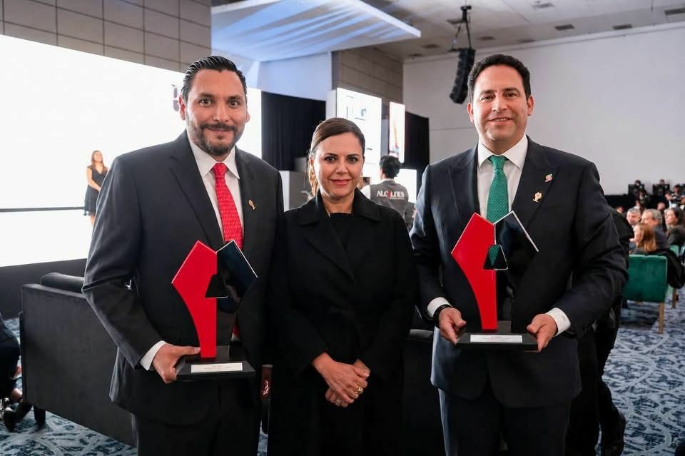 Carlos Villarreal recibe premio nacional por programa Prendamos Monclova