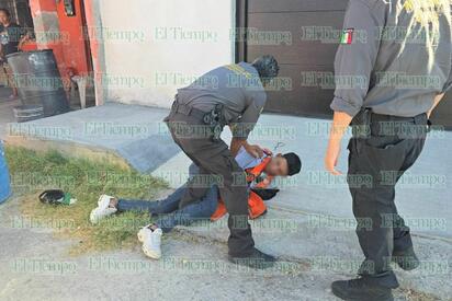 Amenaza con machete a paramédicos de Cruz Roja tras ser encontrado dormido en un sillón ajeno