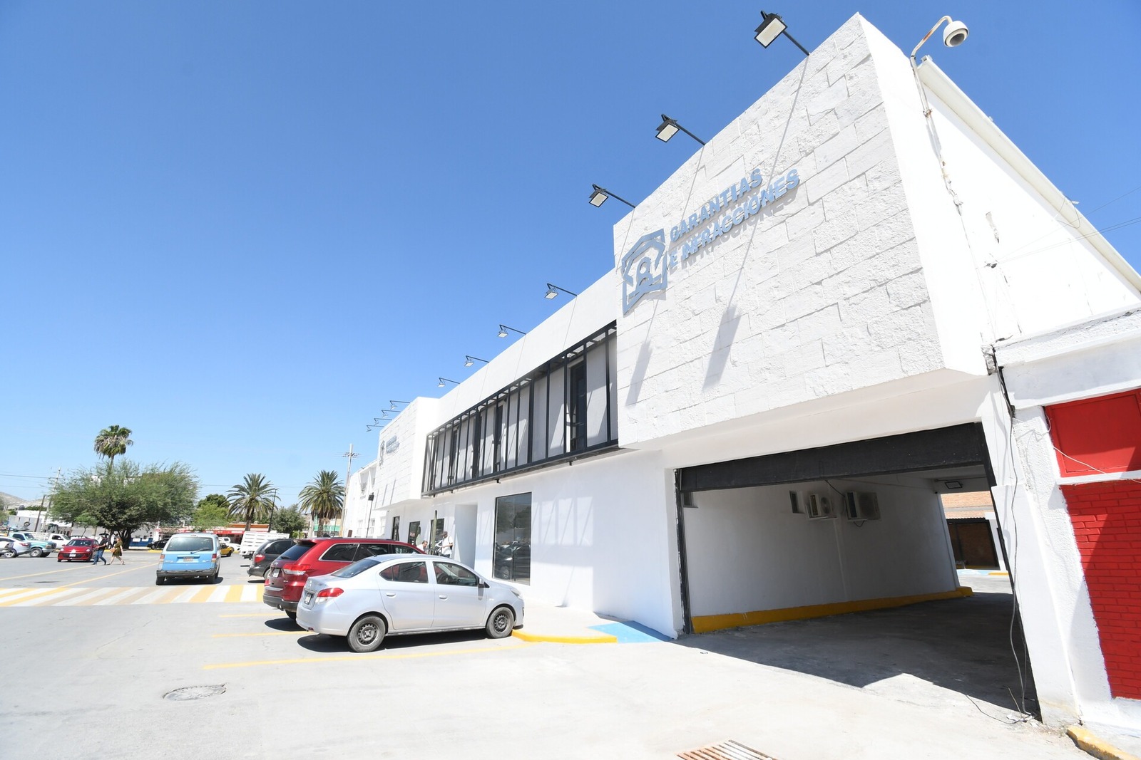 Miguel Riquelme supervisa nuevas oficinas municipales de Garantías e Inspección y Verificación