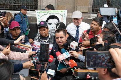 A casi 12 años de la desaparición de los 43 normalistas de Ayotzinapa, sus familiares reconocieron avances, pero señalaron que falta conocer su paradero.  Tras